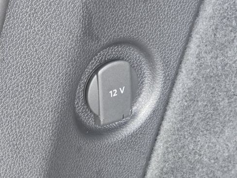 Certified 2024 Porsche Macan image 35