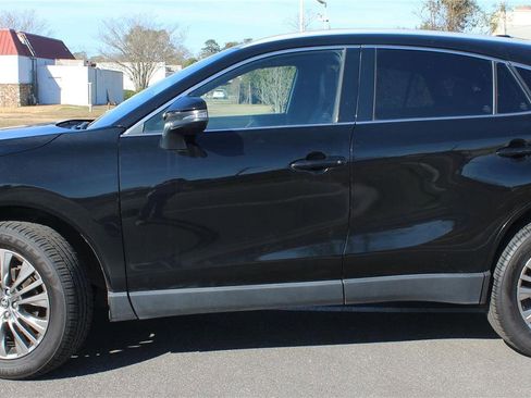 Used 2023 Toyota Venza XLE image 2