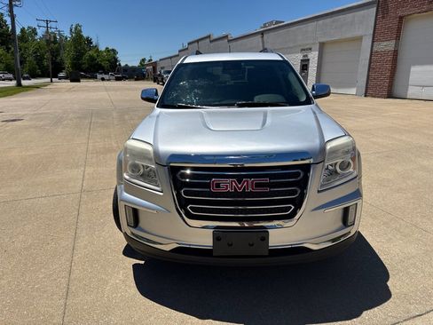 Used 2017 GMC Terrain SLT AWD/4WD image 2