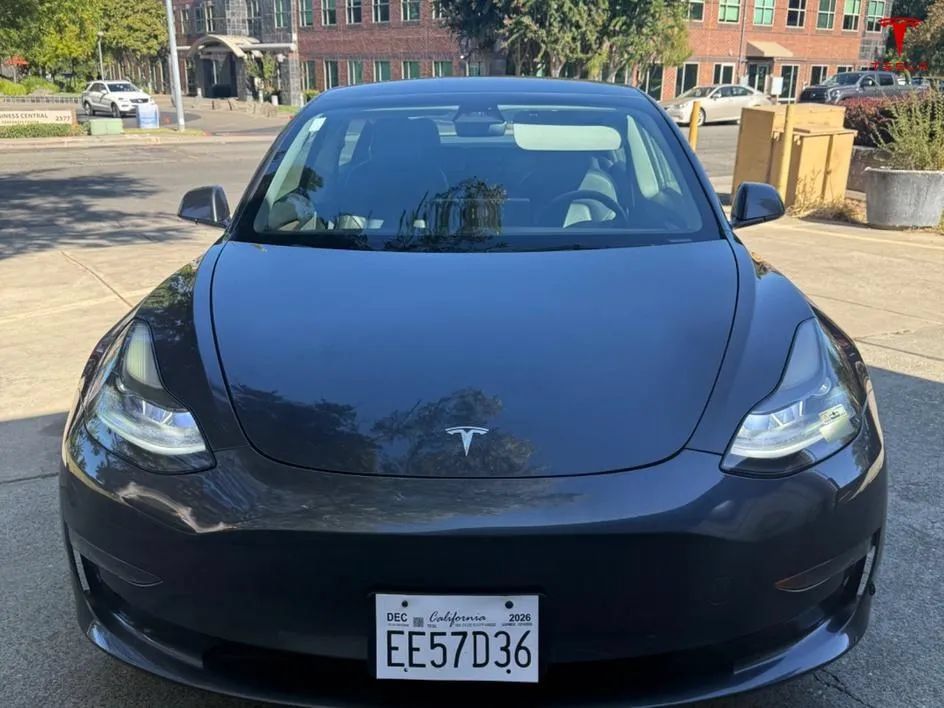 Used 2023 Tesla Model 3 Standard Range RWD image 2