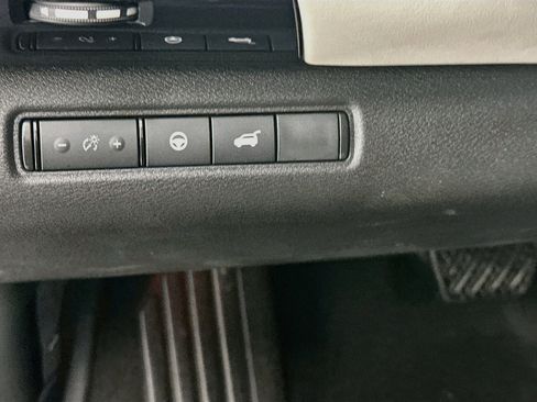 Used 2023 Nissan Pathfinder SV w/ SV Premium Package AWD/4WD image 17
