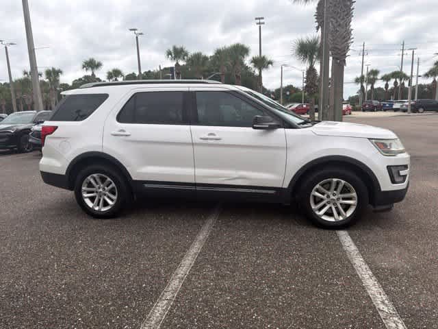 Used 2017 Ford Explorer XLT FWD image 7