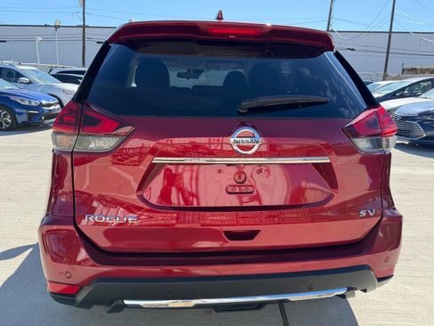 Used 2019 Nissan Rogue SV image 4