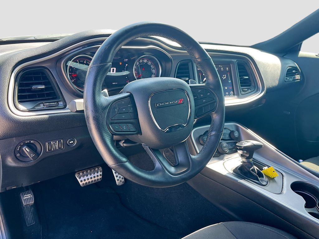 Used 2022 Dodge Challenger R/T Scat Pack RWD image 9