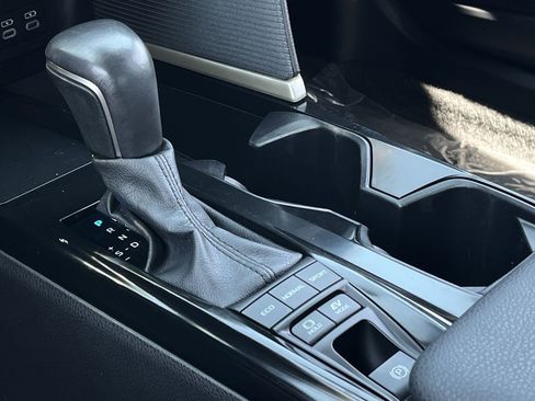 Used 2025 Toyota Camry SE FWD image 17
