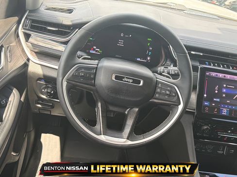 Used 2022 Jeep Grand Cherokee Limited 4xe AWD/4WD image 16