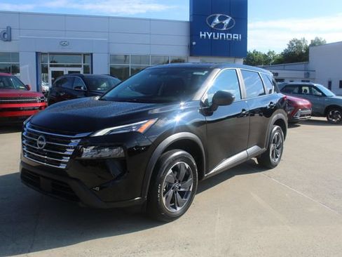 Used 2025 Nissan Rogue SV FWD image 1