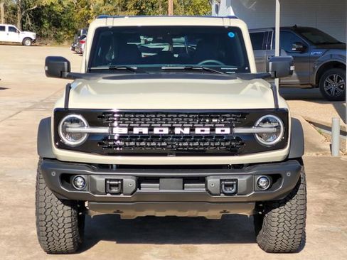 New 2025 Ford Bronco Badlands image 2