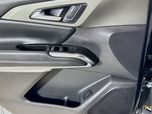 Certified 2025 Chevrolet Traverse LT FWD image 16