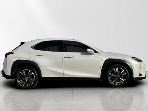 Used 2019 Lexus UX 200 image 2