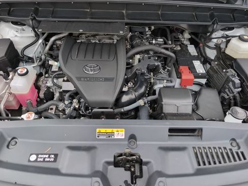 Used 2024 Toyota Highlander XLE AWD/4WD image 33