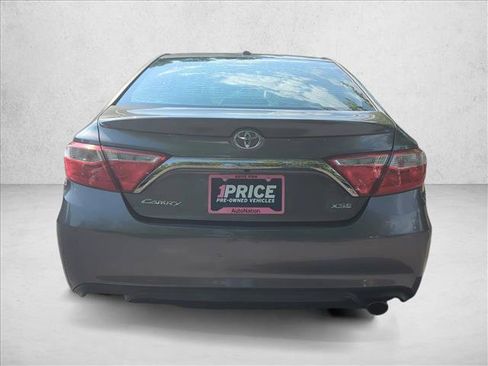Used 2017 Toyota Camry XSE w/ Moonroof Package FWD image 5