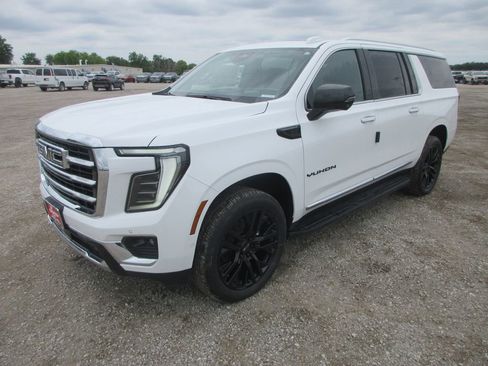 New 2026 GMC Yukon XL Elevation w/ Elevation Premium Package AWD/4WD image 9