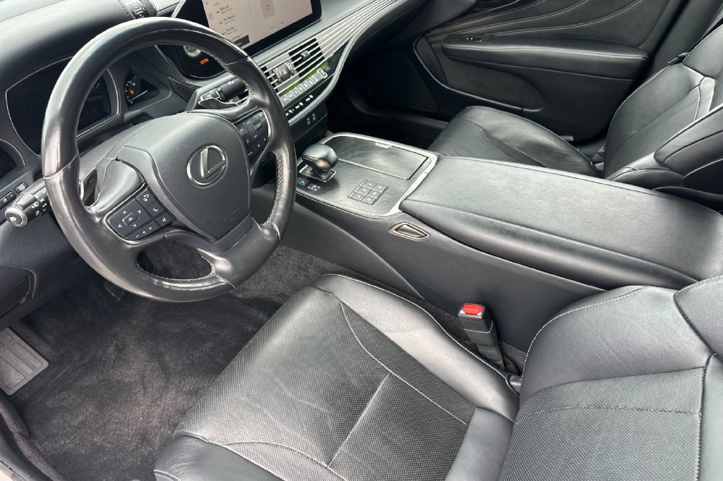 Used 2023 Lexus LS 500 w/ Accessory Package (Z1) RWD image 10