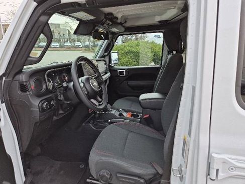 Used 2025 Jeep Wrangler Unlimited Rubicon AWD/4WD image 23
