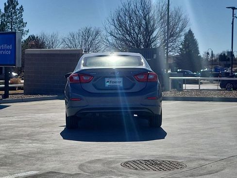 Used 2018 Chevrolet Cruze Premier image 7