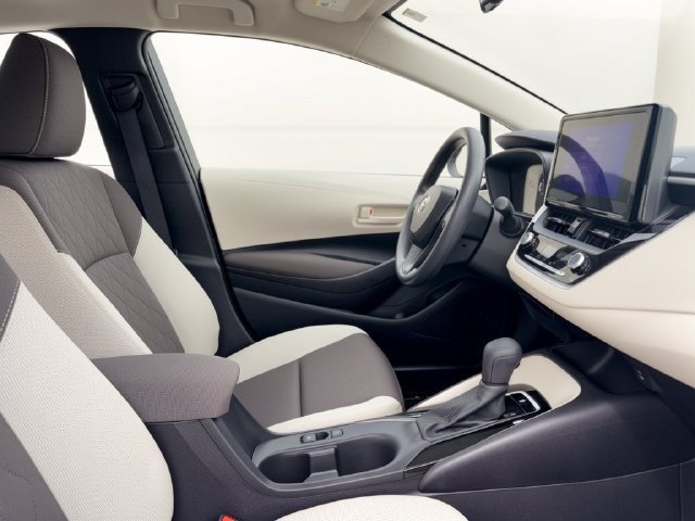 Used 2025 Toyota Corolla LE w/ Convenience Package FWD image 31