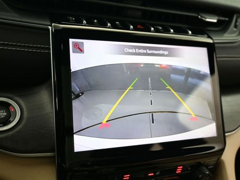 Used 2023 Jeep Grand Cherokee Limited image 22