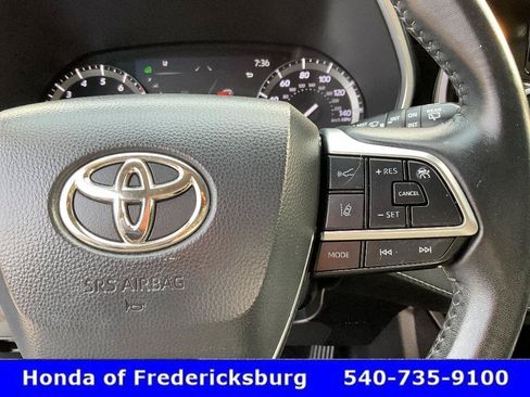 Used 2021 Toyota Highlander XLE AWD/4WD image 29