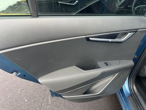 Certified 2024 Kia Niro EX image 10