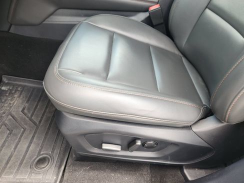 Used 2025 Ford Explorer Active w/ Active Comfort Package RWD image 29