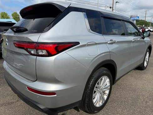 Used 2024 Mitsubishi Outlander ES AWD/4WD image 2