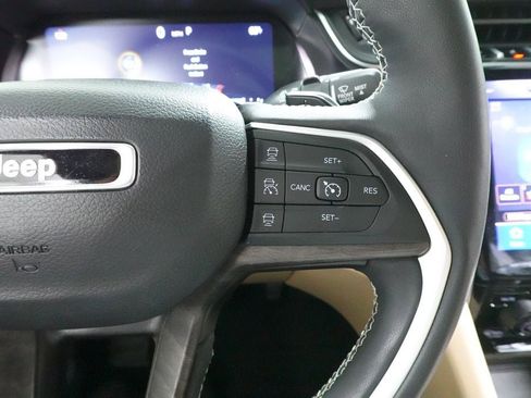 Used 2023 Jeep Grand Cherokee L Limited w/ Luxury Tech Group II AWD/4WD image 15