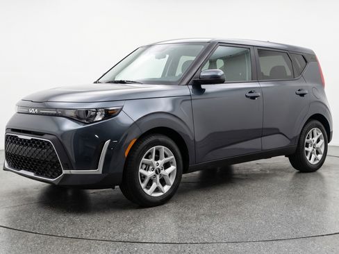 Used 2025 Kia Soul LX w/ LX Technology Package image 3