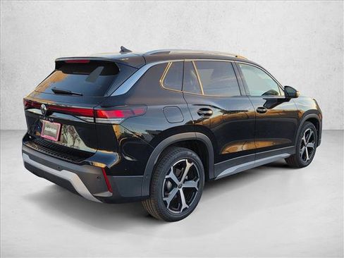 New 2026 Volkswagen Tiguan SE image 2