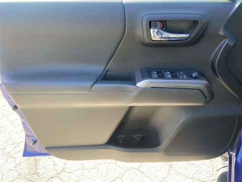 Used 2023 Toyota Tacoma TRD Sport image 11