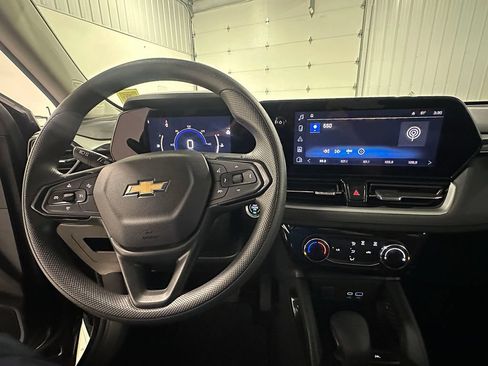Used 2024 Chevrolet TrailBlazer LT FWD image 37