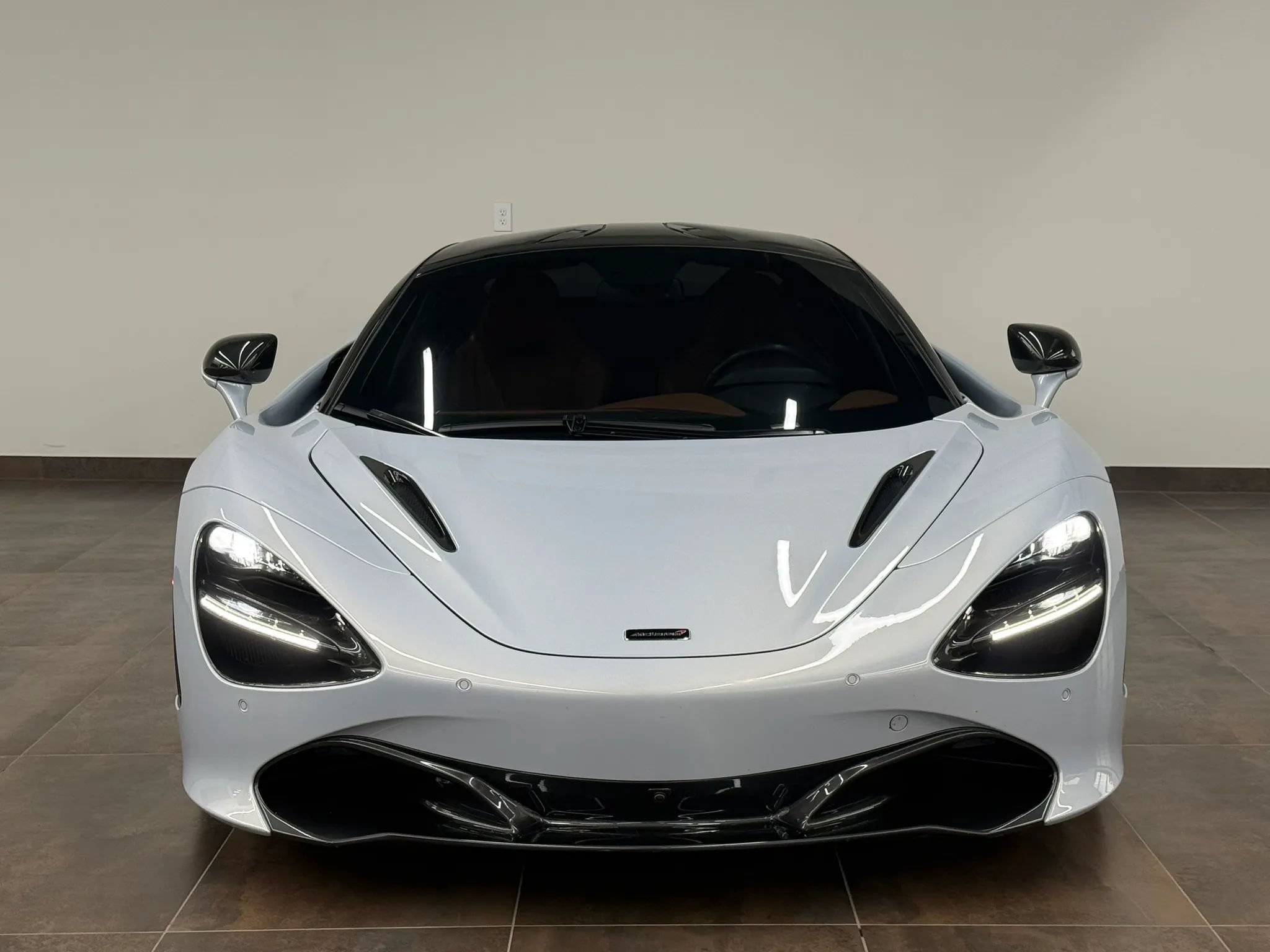 Used 2018 McLaren 720S RWD image 18