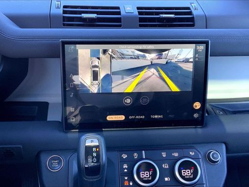 Used 2023 Land Rover Defender 130 SE image 28