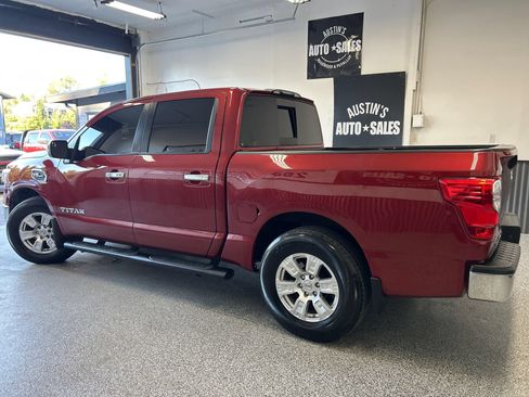Used 2017 Nissan Titan SV RWD image 4