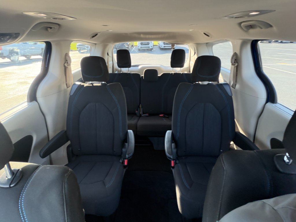 Used 2021 Chrysler Pacifica Touring AWD/4WD image 23