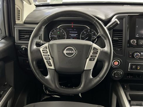 Used 2024 Nissan Titan SV w/ SV Convenience Package image 16