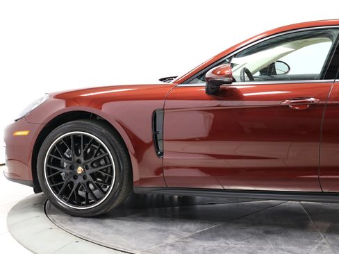Used 2022 Porsche Panamera image 8