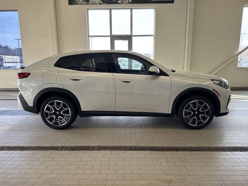 Used 2025 BMW X2 xDrive28i w/ Convenience Package image 4