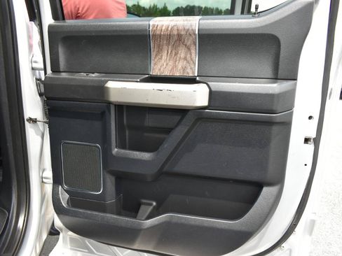 Used 2017 Ford F250 Lariat w/ Lariat Value Package AWD/4WD image 38