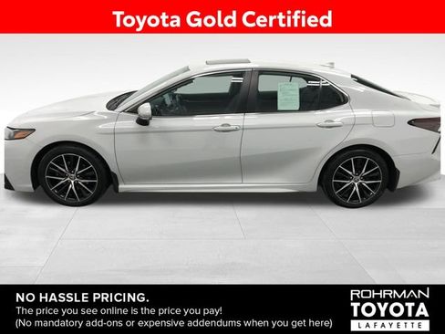 Certified 2022 Toyota Camry SE image 4