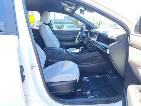 Used 2025 Hyundai Santa Cruz SEL FWD image 16