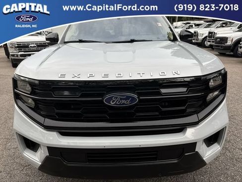 Used 2025 Ford Expedition Active AWD/4WD image 10