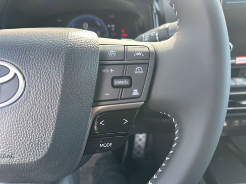 Used 2026 Toyota Camry SE image 7