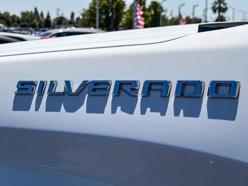 Used 2023 Chevrolet Silverado 1500 LT AWD/4WD image 12