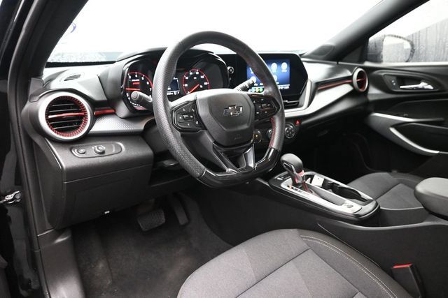 Used 2024 Chevrolet Trax RS w/ Driver Confidence Package FWD image 17