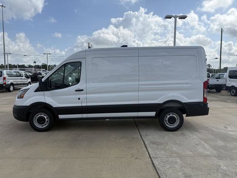 New 2026 Ford Transit 250 148 Medium Roof w/ Load Area Protection Package RWD image 9