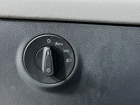 Used 2024 Volkswagen Taos SE image 17