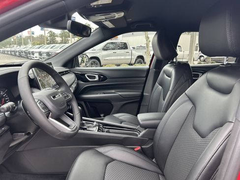 New 2026 Jeep Compass Latitude image 11