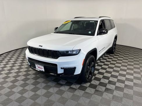 Used 2022 Jeep Grand Cherokee L Limited w/ Black Appearance Package AWD/4WD image 3