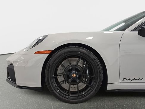Certified 2026 Porsche 911 Targa 4 GTS AWD/4WD image 10